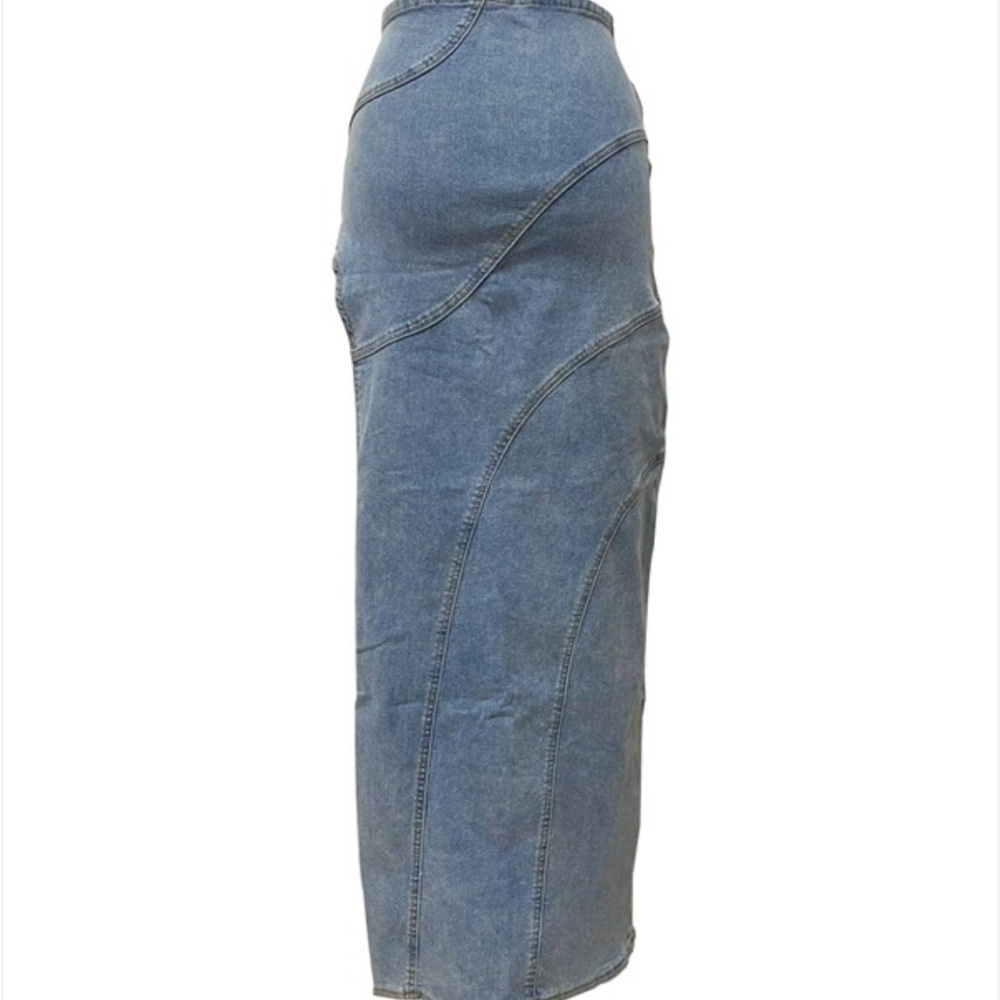 Mid Hip Slitted Denim Skirt - Picture 3 of 5